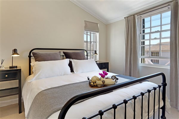 metal bed image