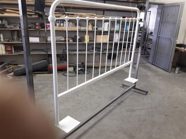 metal bed image