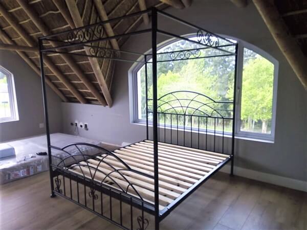 moniz 4 post bed image