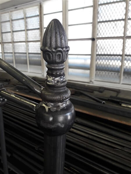 metal bed image