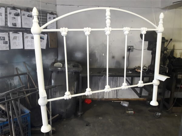 metal bed image